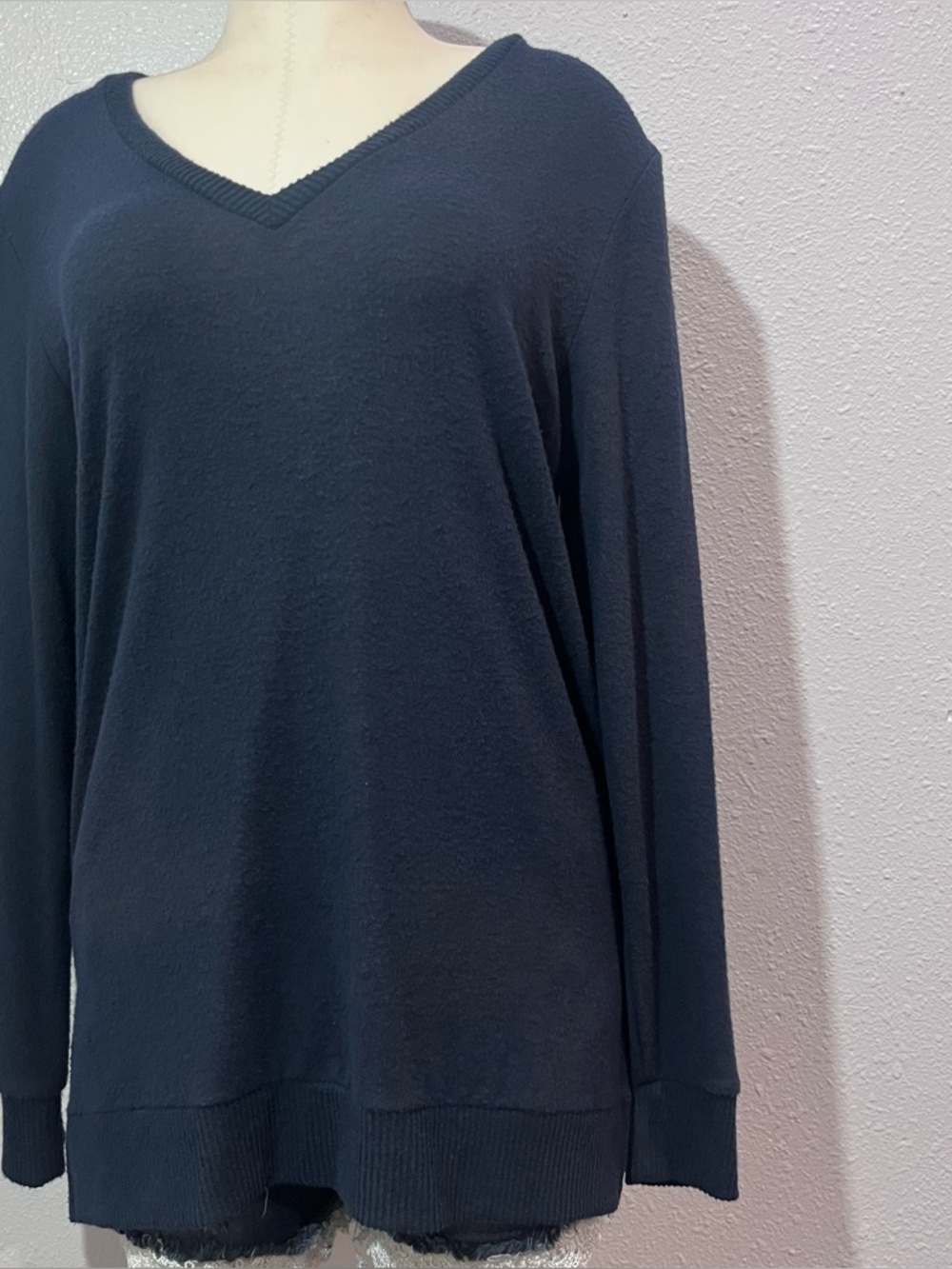 Lucky Brand Medium Sweater V Neck Long Sleeve Navy Heather Soft Knit
Pullover